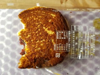 かじりかけのどら焼き